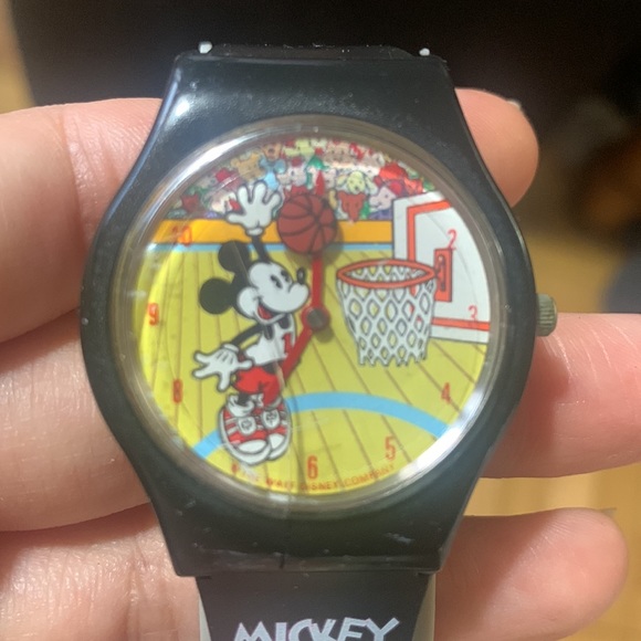🤩Host Pick🤩Rare vintage Animated Basketball Mickey Mouse Sport Watch - Picture 1 of 6